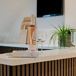 Eksklusiv 2br I Terrasse I Fri Parkering Apartmán Odense