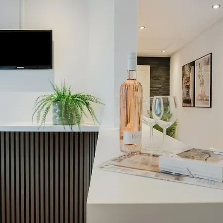 Eksklusiv 2br I Terrasse I Fri Parkering 아파트 오덴세